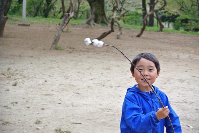 焼きマシュマロは、アウトドアおやつの大定番!