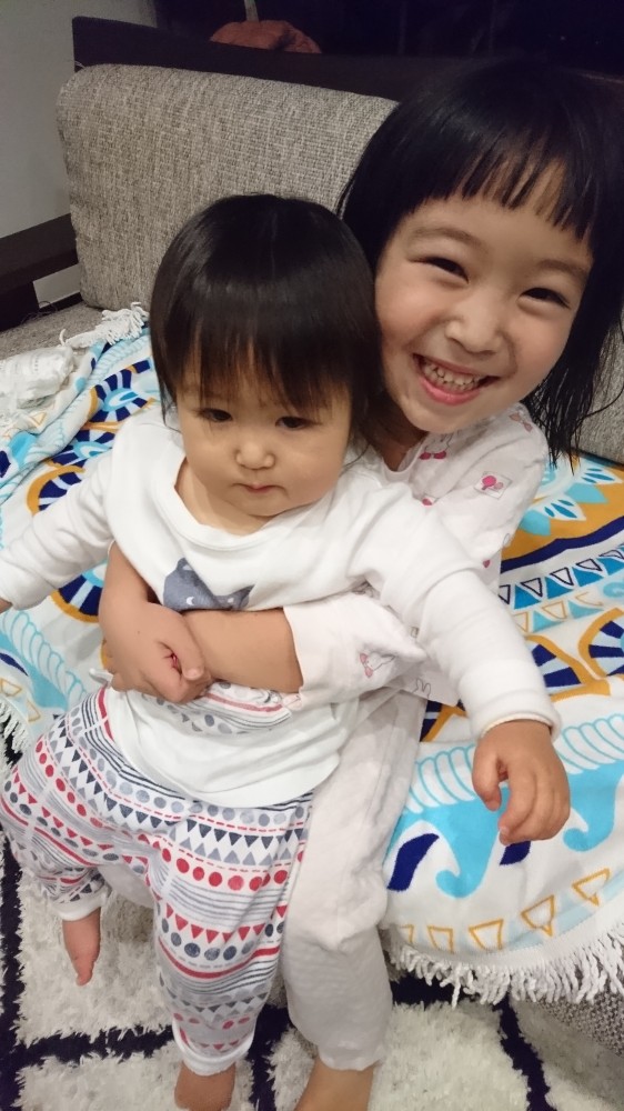 ふたりが着替え終えて、わたしはホッと一安心。このまま寝かしつけです