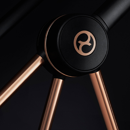 ロゴもスタイリッシュに。ママだけでなく、メカやガジェット好きパパの心もくすぐりそう