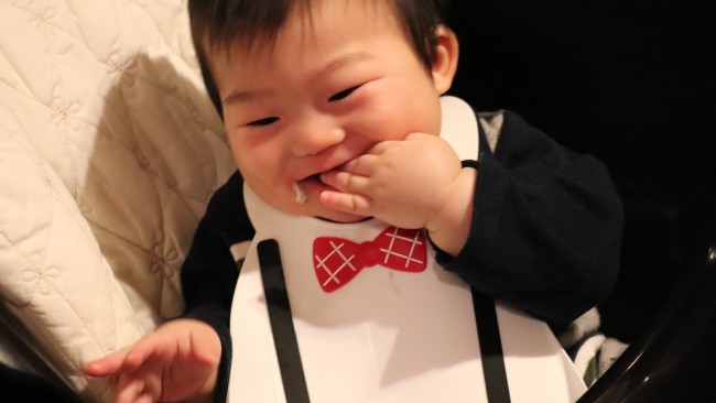 【お出かけ時の離乳食どうしてる?】持参?取り分け?キッズメニュー? 初期から後期まで、外食時におすすめの離乳食&必須アイテム