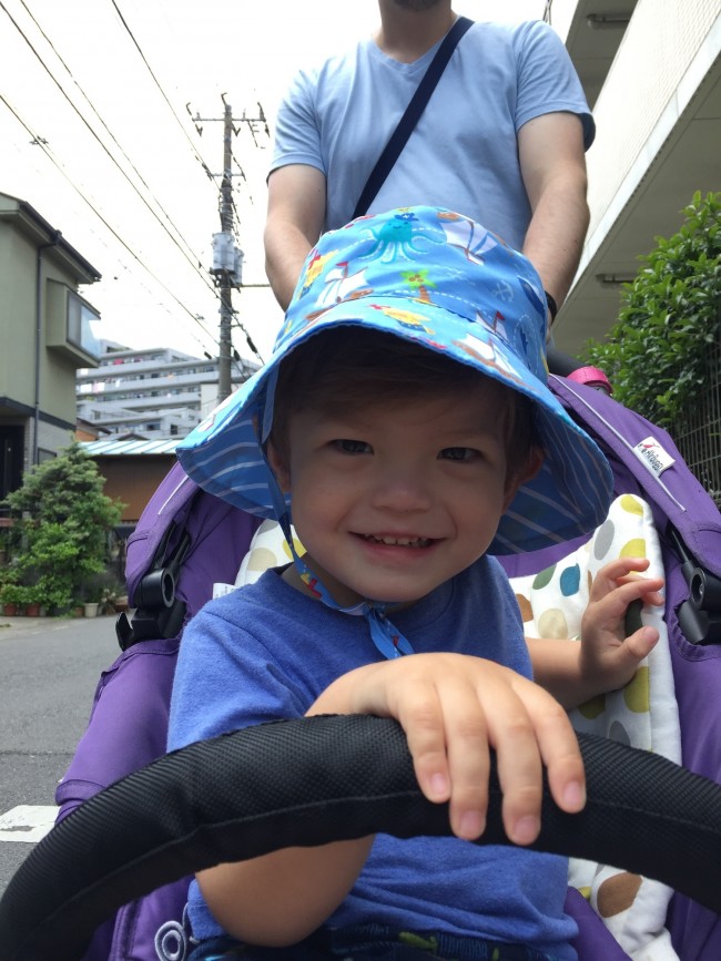 息子ニコライは2T‐4Tサイズ(47.5~53.5㎝)のものを着用しました