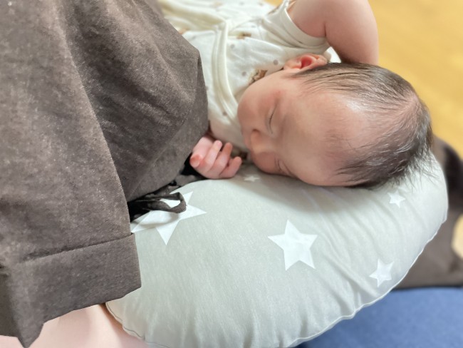 このままお世話することも。授乳以外のシーンでも役に立ちます