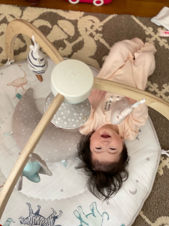 新しいアイテムにニコニコの次女。おうち時間が楽しくなります