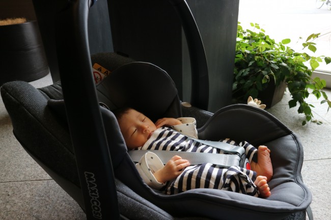 産院から退院するときはマキシコシにサイベックスの新生児用インサートを利用