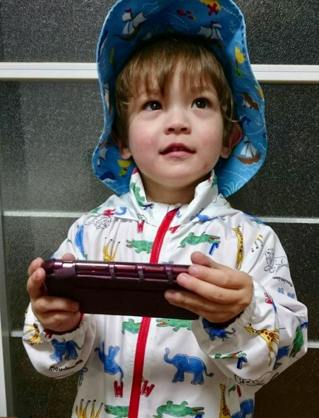 アイプレイの撥水性リバーシブルハットは、夏らしく、元気になれる柄!