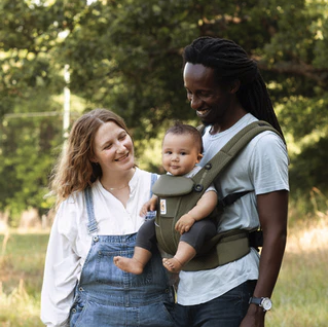 対面・前向き・おんぶ・腰抱きの4種類の抱き方が可能です