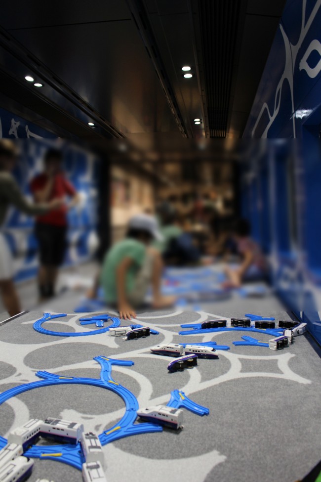 子供はプラレールに夢中に。降りたくない、なんて言われそう!