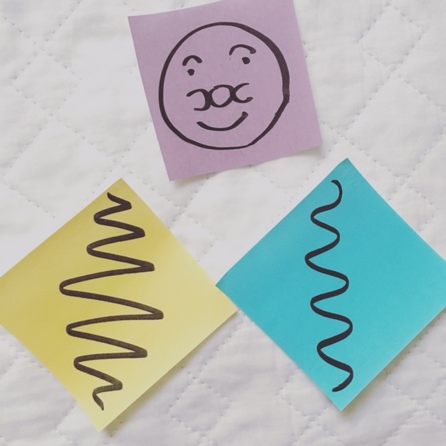 慣れてきたら、くねくね、ギザギザなどの絵に沿って切る練習を!