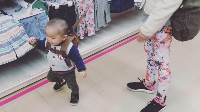 《外出先のヒヤリハットを減らす》子どもの安全が何より大事! ハーネス付きリュックを背負おう