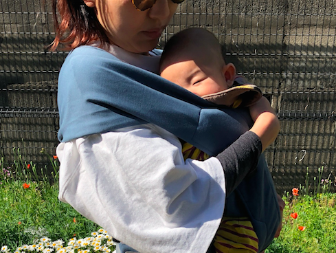 サッとつけられ、ピタっと密着できる、新感覚な抱っこひもでした! (我が子は現在3ヶ月、体重は約6キロ)