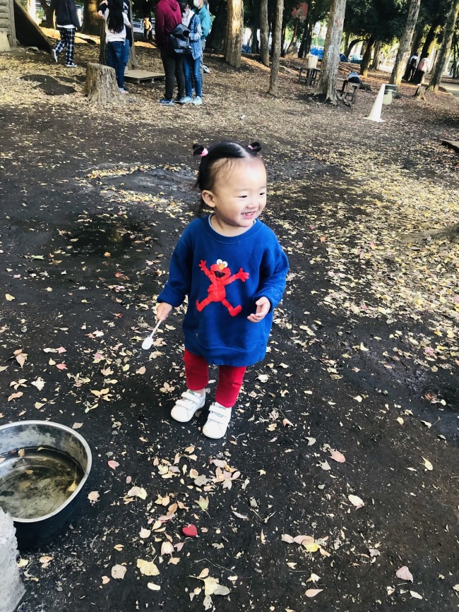 たくさん遊んだら、焚き火でおやつタイム♪