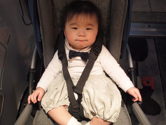 逢秋くん(6ヶ月)。ベビーカーに乗っている時間が大好き、という子も多いよう♡
