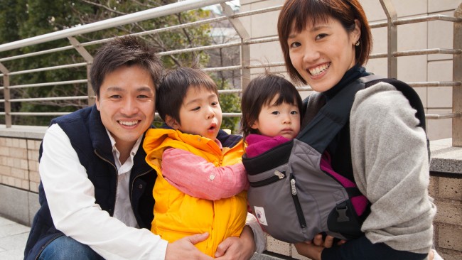【family snap!】家族でお散歩に♡ 身軽なママはエルゴのパフォーマンスを愛用！