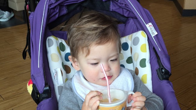 《パパもママも大感動!》コップがストローマグに大変身、お手入れ簡単のアイディアアイテムって?