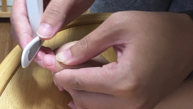 赤ちゃんの爪切り、どうしてる? 気をつけるポイントと、ネイルケアの工夫