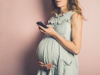 妊娠中〜出産後、育児でも大活躍のスマートフォン。ママ向けアプリとアイテムをご紹介します！