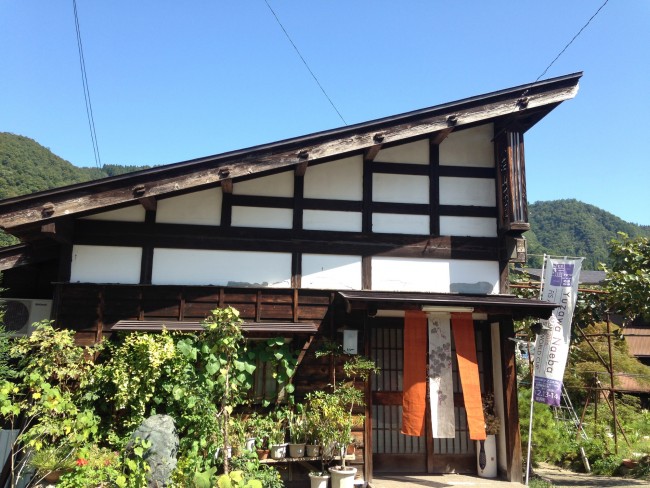 こちらは八海山茶屋! 趣のある建物です