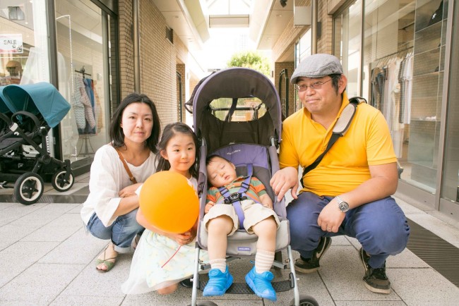 ワンピースにバレエシューズと、平日幼稚園にはしていけないおしゃれを楽しむことねちゃん。来年は小学生! 楽しみですね!