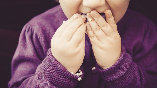 《離乳食→幼児食へのステップアップ》手づかみ食べのススメ&ワンポイントアドバイス