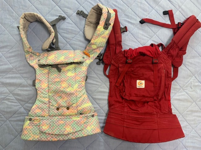 上の子で購入した初代エルゴと比べると、幅がスッキリ狭く(細く)見えます