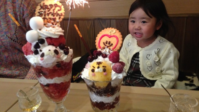 《代官山で発見♡》おもちゃ、ベビーゲート、チェアベルト…、子どもウェルカムのかわいすぎるパフェバー!
