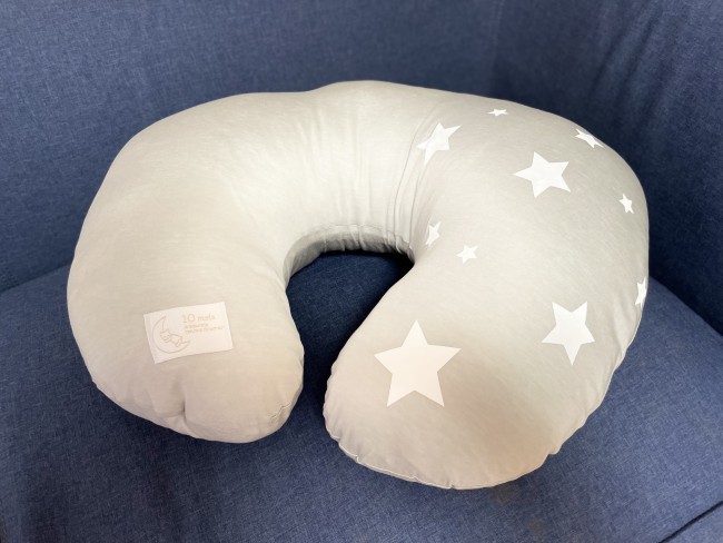 定番のU字型のクッションです