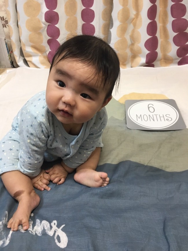 おすわりできるようになりました!