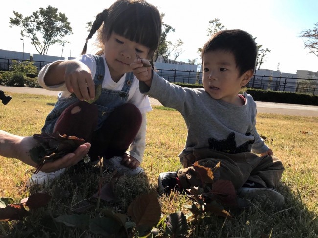 弟の遊びに付き合っているようですが、姉は常にお姫様役♡