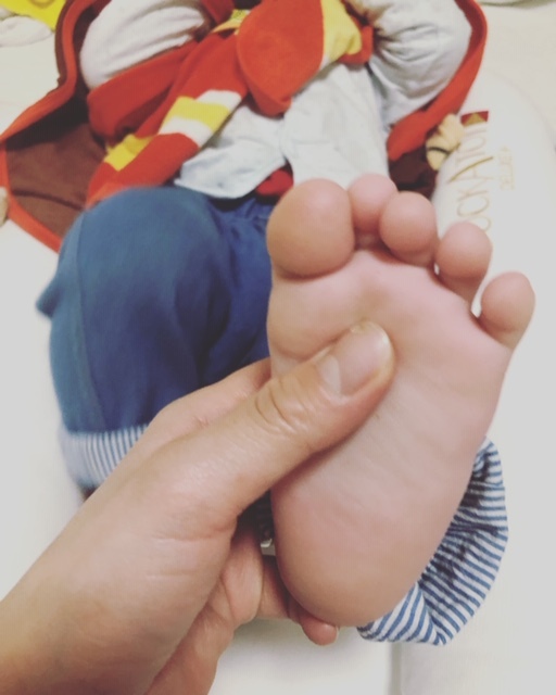 ベビマ始めました 赤ちゃんもママもリラックス 服を着たままできる簡単ベビーマッサージに挑戦 代官山スタイル By Blossom39 ベビマ始めました 赤ちゃんもママもリラックス 服を着たままできる簡単ベビーマッサージに挑戦 代官山スタイル By Blossom39
