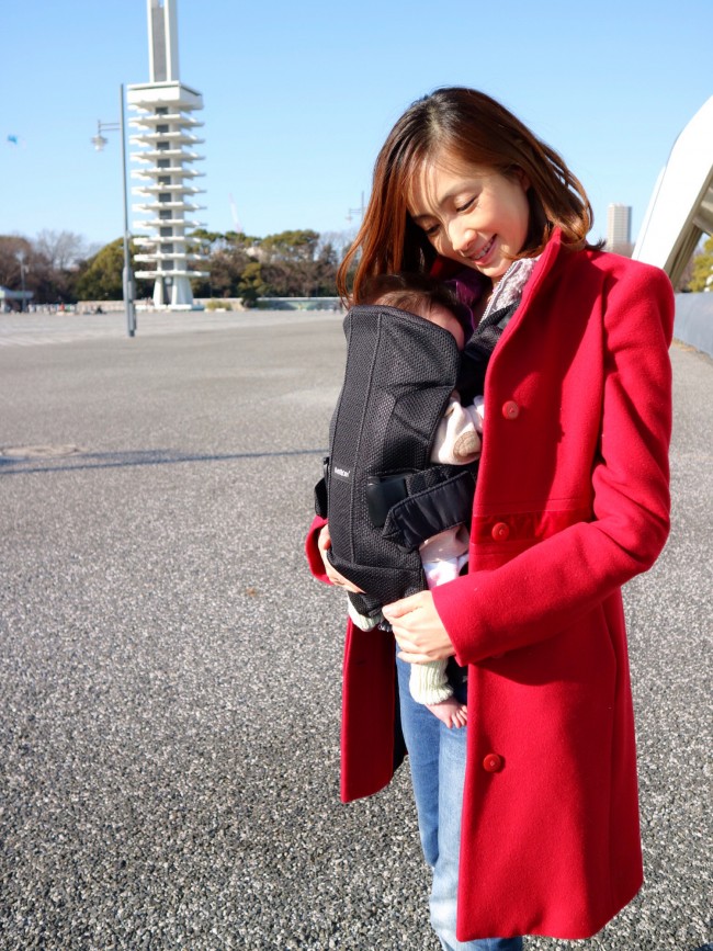 数日、家で慣れさせてみてから外気浴に。お散歩には欠かせないアイテムになりました