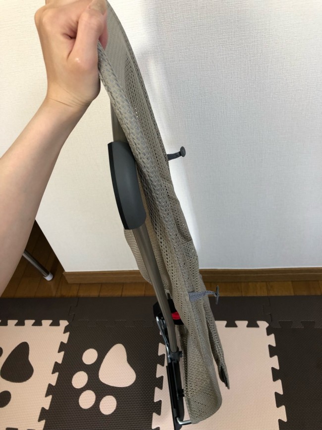 折りたためば、驚くほどの薄さに!