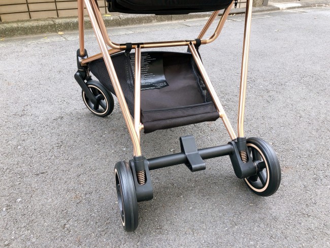 ミオスのバスケットも5キロと、一般的なベビーカーと遜色ない大きさなのですが