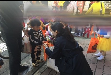 街中を可愛いキッズたちが練り歩き、見ているだけでも楽しい!