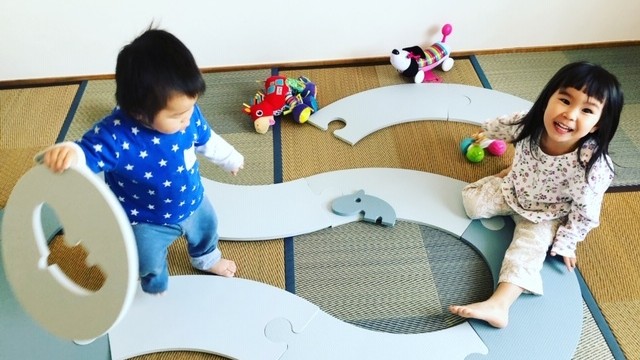 《赤ちゃん憩いのスペースに♡》切り替えて遊べる! 新感覚プレイマットを使ってみました♪