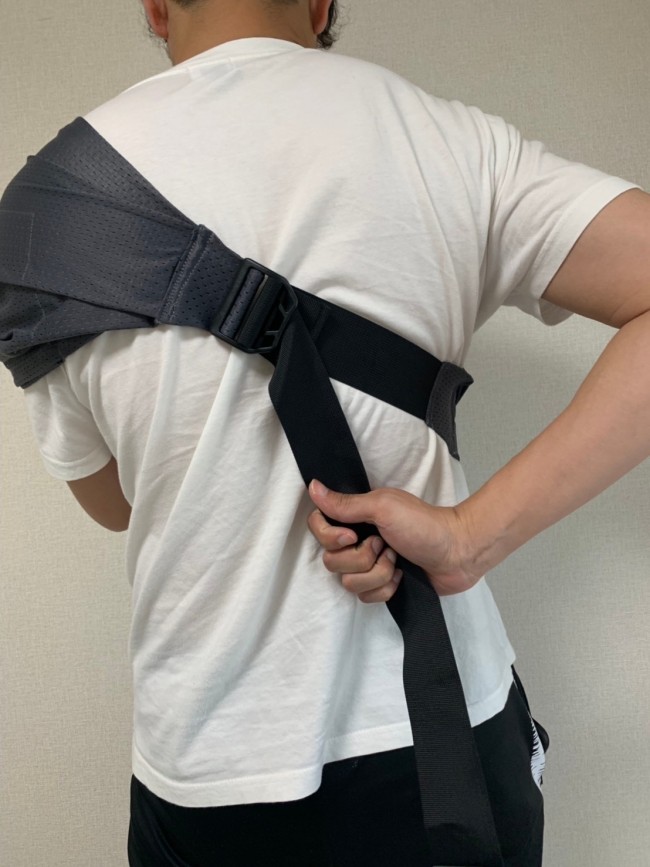 赤ちゃんを乗せたら、しゅーっと引っ張ってたるみを調節