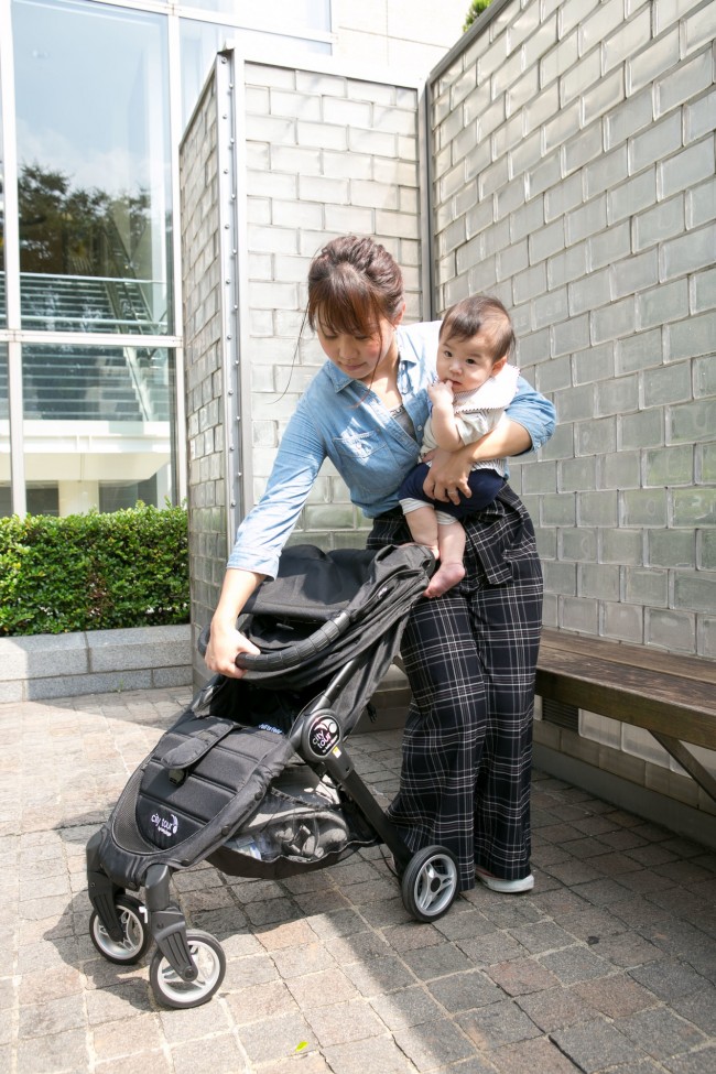 ①まず、上3分の1を内側にパタンと折りたたみ…