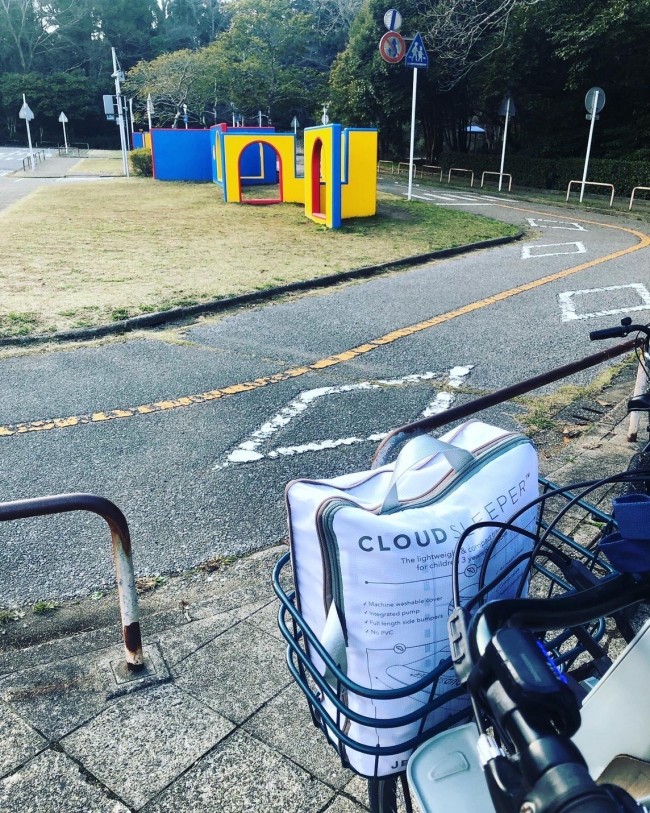 自転車の前カゴに積んで、公園へ持っていくことも！