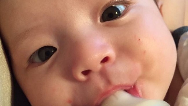 《ママもパパもニコニコ♪》我が家はミルク育児! 完ミのメリット&デメリットや、調乳の工夫って?