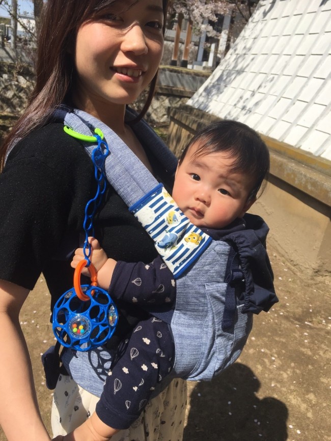 抱っこひもは2個使いがベスト 産休中ベビーショップスタッフが教える 月齢による抱っこひも使い分け術 代官山スタイル By Blossom39