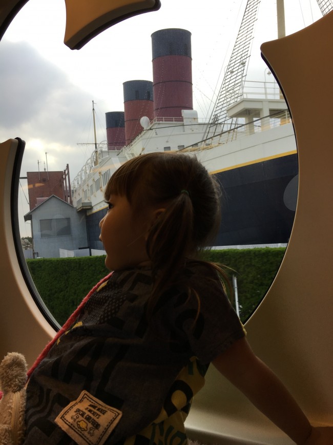 レールウェイに乗って、S.S.コロンビア号をバックに!