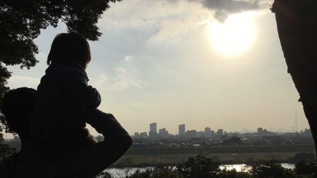 《寝かしつけ改善!》秋は生活リズムの見直しをするチャンス! ぐっすり寝つきをよくする方法アレコレ