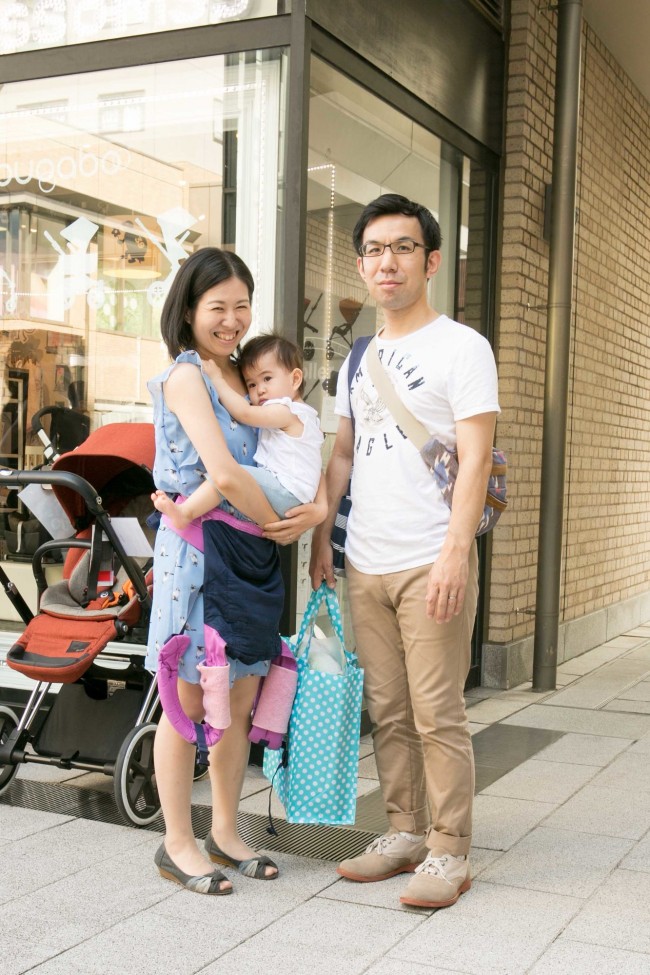 宏光さん、まなさん、まれかちゃん(1歳)