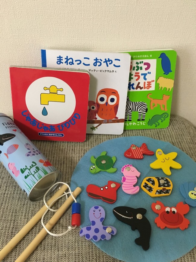 今回持って行ったオモチャはこちら。音が出ず、長く遊べるものがいいですね