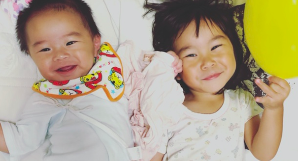 《ベビマ始めました♡》赤ちゃんもママもリラックス、服を着たままできる簡単ベビーマッサージに挑戦