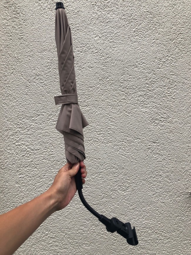 傘です。根元の接続部分を除けば、普通の（ちょっと小さめの）しっかりした傘