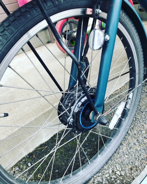 ブリヂストンのモデルは、前輪にモーターが搭載されています