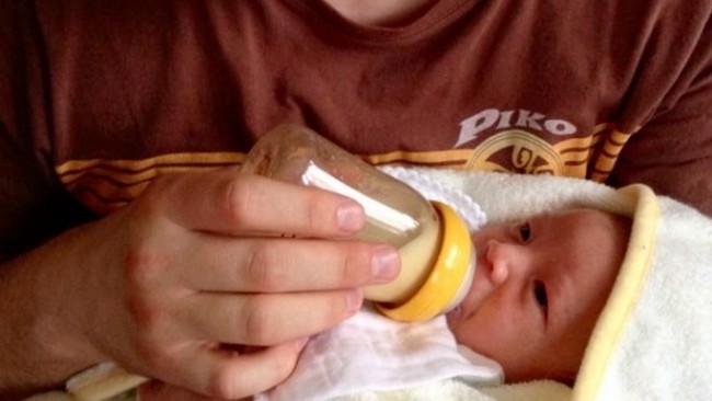《働くママの体験談》母乳だけじゃなくってもいい! ミルクとの混合育児、1日の授乳サイクルは? 我が家の混合育児事情