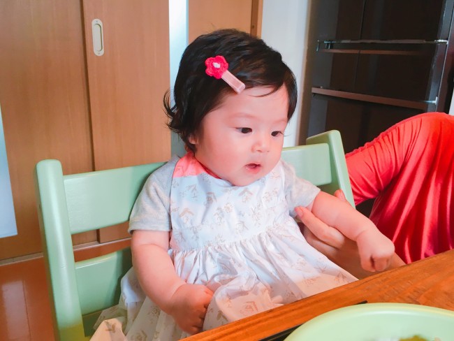 お祝いでいただいたお食事エプロンが大活躍♡ 写真映えのするおしゃれなエプロンです