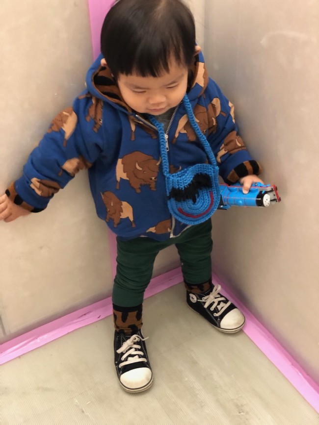 どこへ行くにも相棒のトーマスを持ち歩くように!