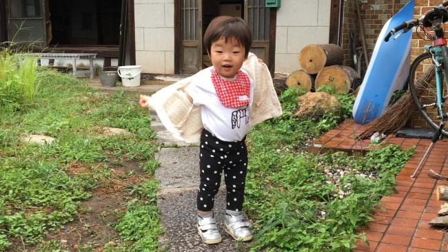 《季節の変わり目、何着せる?》この時期悩みがちな、子どもの服の着せ方